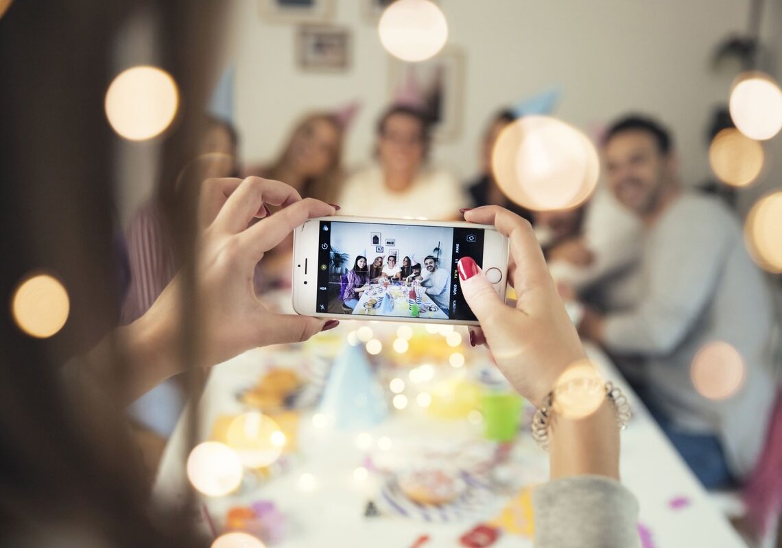 ¿Cómo fortalecer las relaciones sociales en un mundo digital?